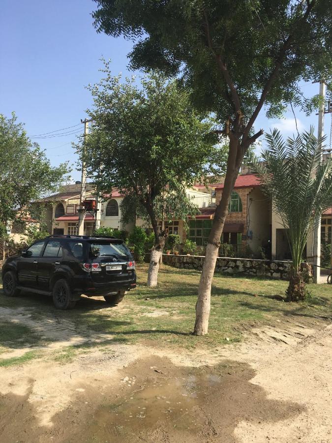 Mufis Homestay, Emerald Compound, New Palam Vihar-2 Gurgaon Luaran gambar