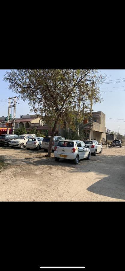 Mufis Homestay, Emerald Compound, New Palam Vihar-2 Gurgaon Luaran gambar